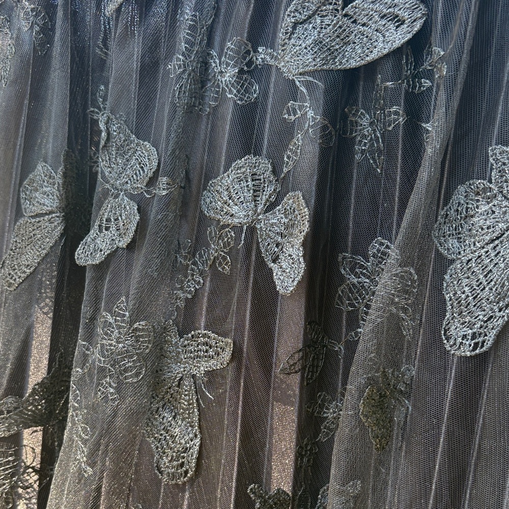 Elegant Black Lace Overlay Skirt - Picture 5 of 8
